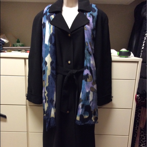 Rain coat - Picture 1 of 4